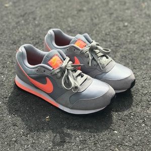 Nike Women's MD Runner 2 GREAT SHAPE size 9